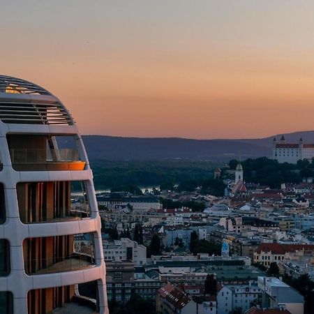 Beautiful 1 - Bedroom Apartment In Downtown Bratislava Exterior foto